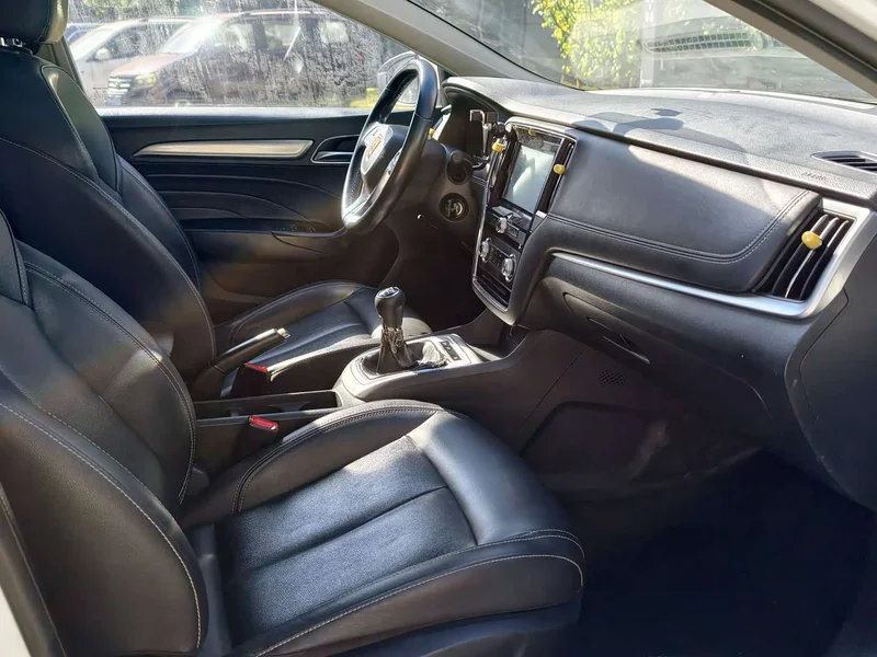 Roewe i6 Classic — фото 12