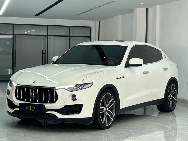 Maserati Levante — фото 1