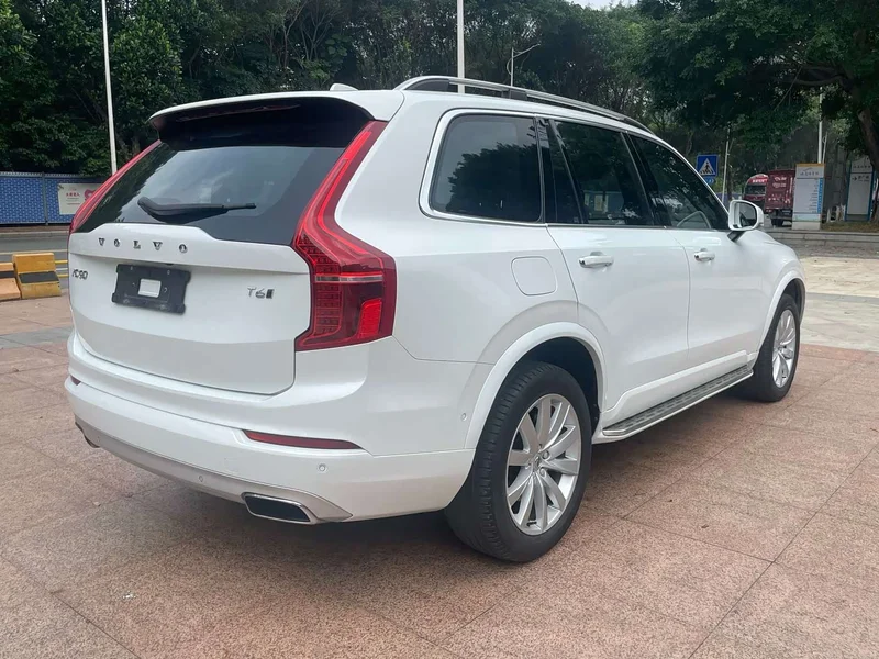 Volvo XC90 — фото 11