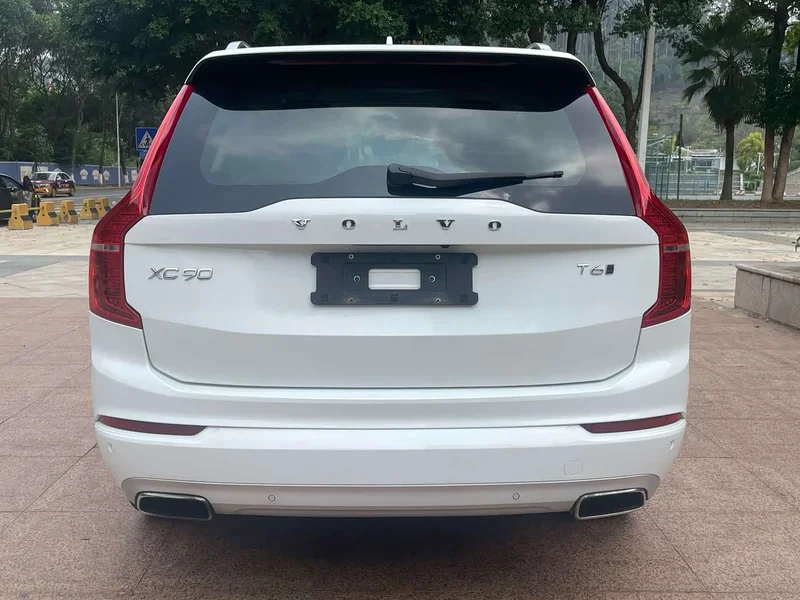 Volvo XC90 — фото 12