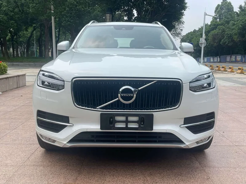 Volvo XC90 — фото 8