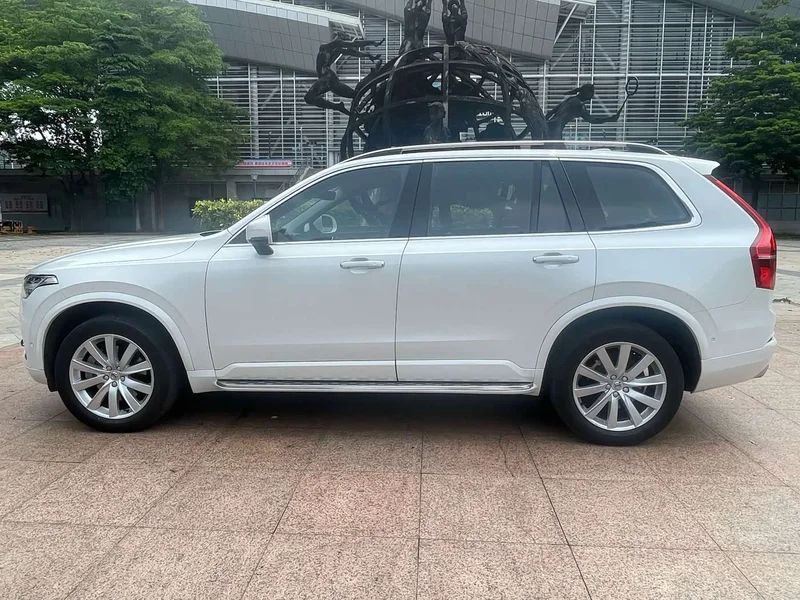 Volvo XC90 — фото 10