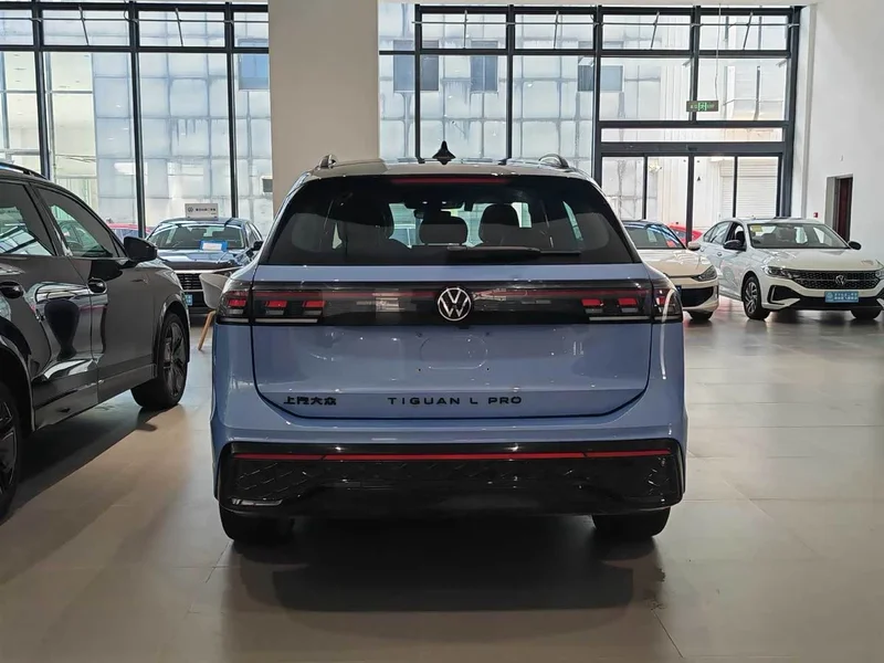 Volkswagen Tiguan L — фото 11