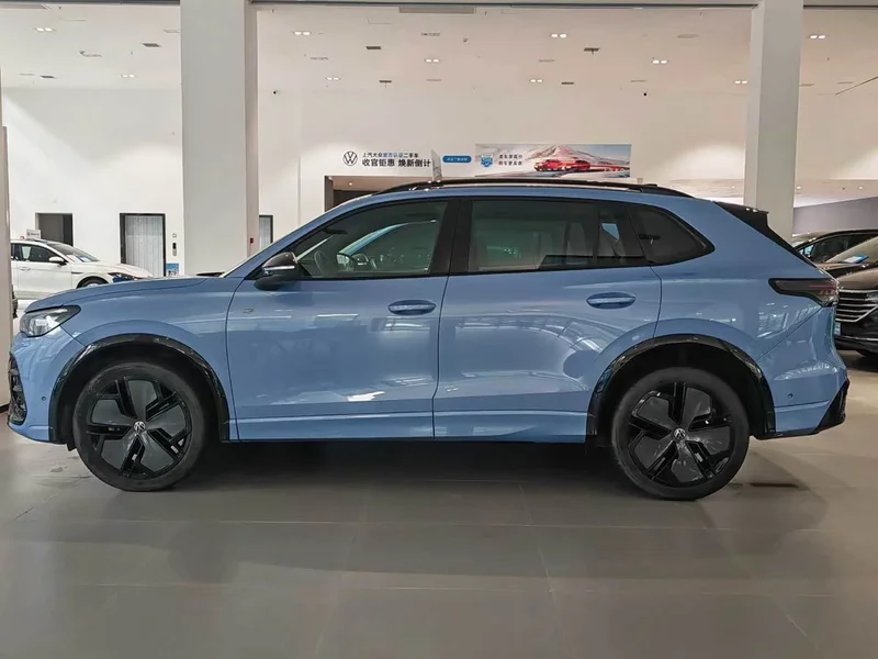 Volkswagen Tiguan L — фото 11