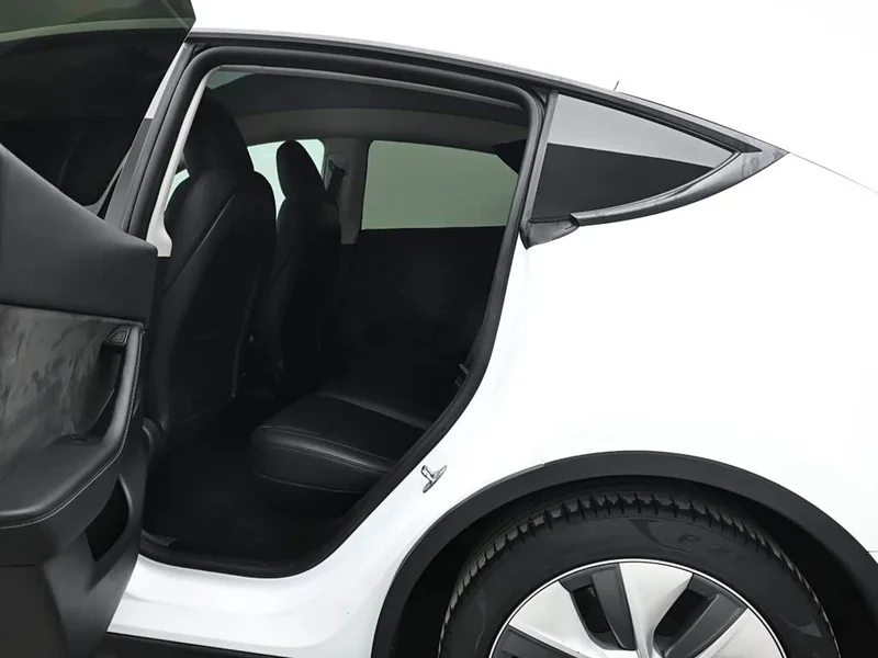 Tesla Model Y — фото 14
