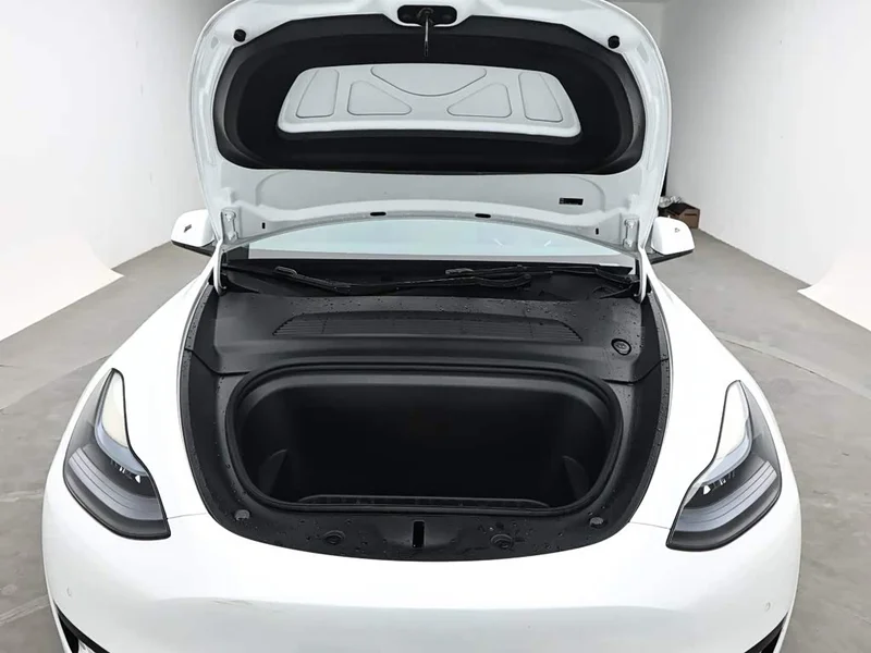 Tesla Model Y — фото 17