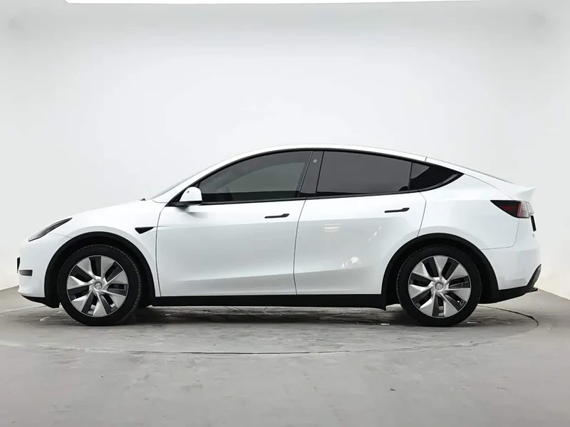 Tesla Model Y — фото 6