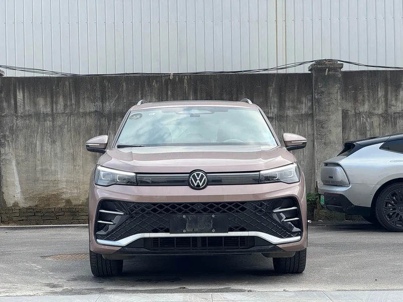 Volkswagen Tiguan L — фото 2