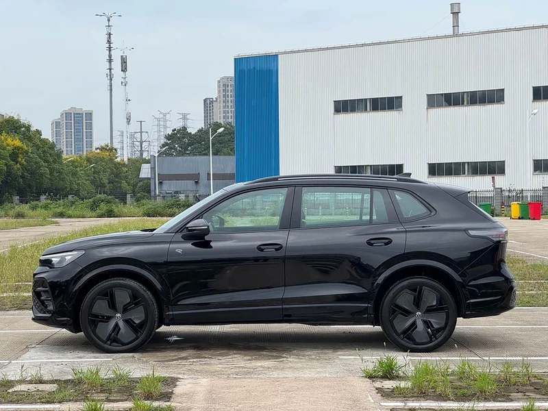 Volkswagen Tiguan L — фото 8