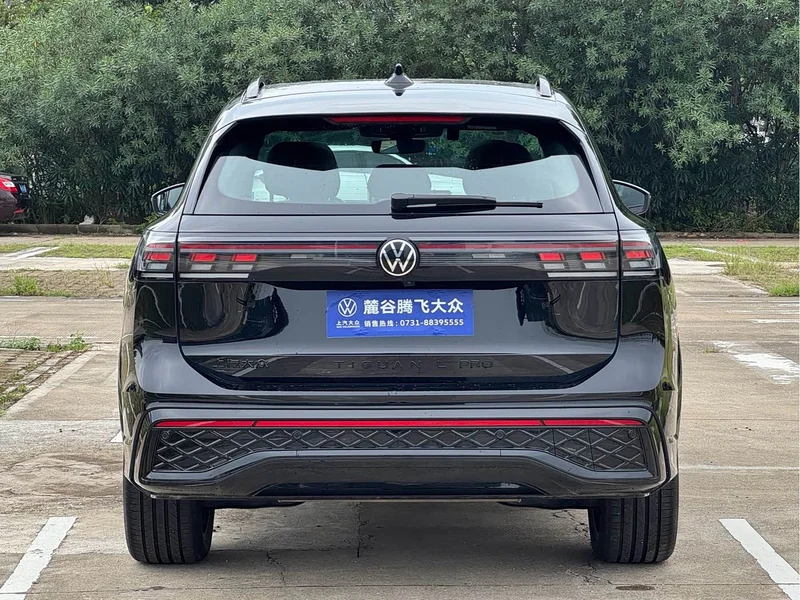 Volkswagen Tiguan L — фото 10