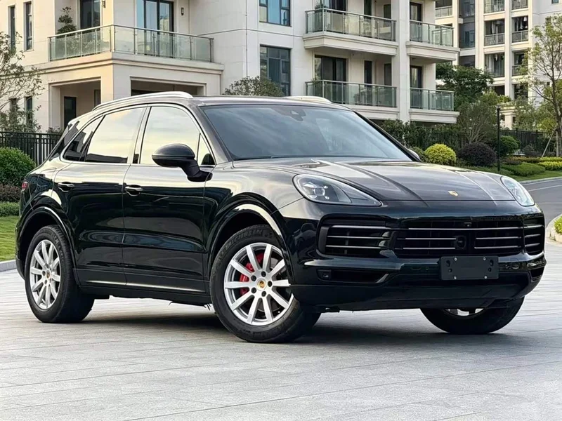 Porsche Cayenne — фото 1