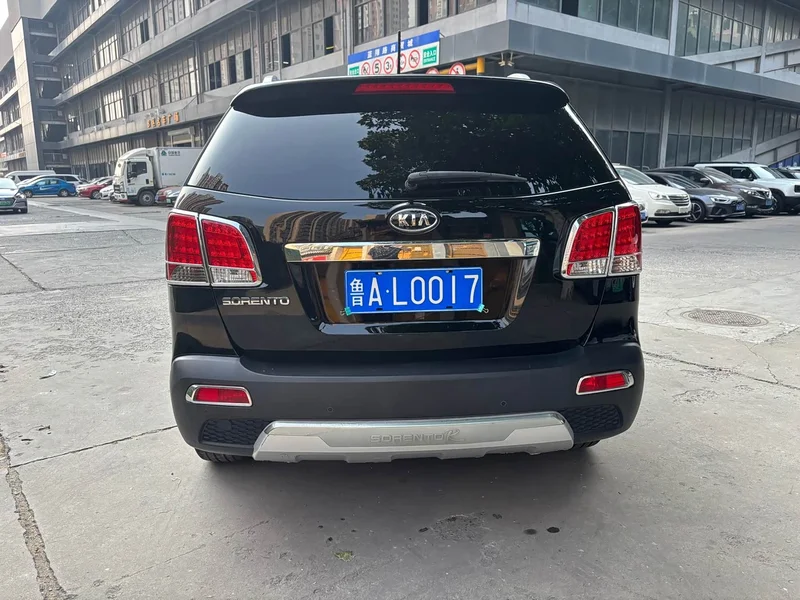 Kia Sorento — фото 14
