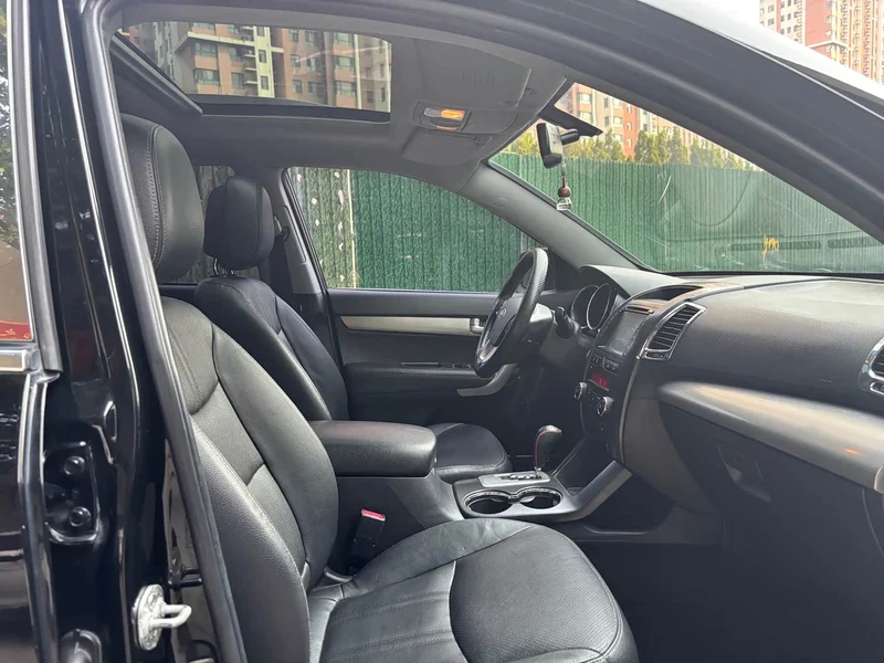 Kia Sorento — фото 9