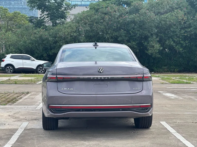 Volkswagen Passat — фото 9