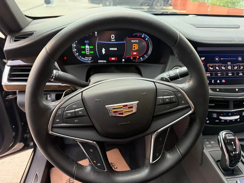 Cadillac CT6 — фото 23