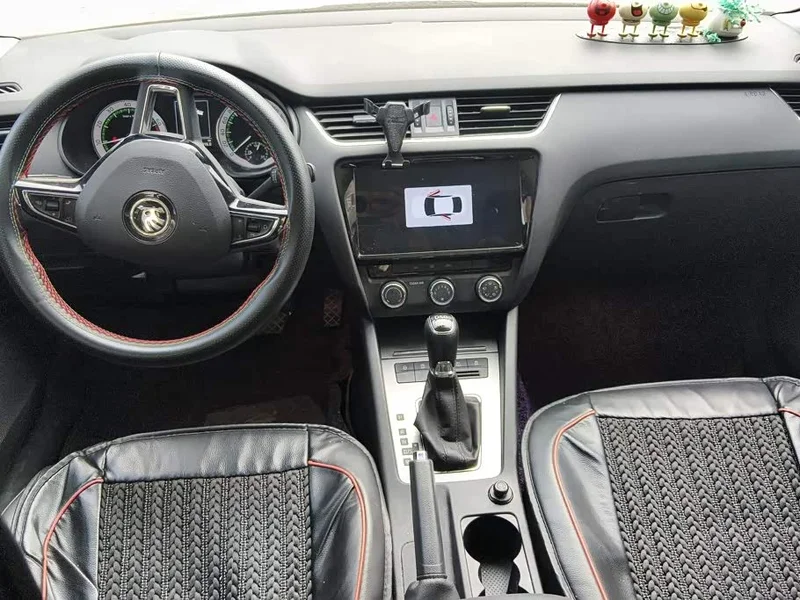 Volkswagen Octavia — фото 12
