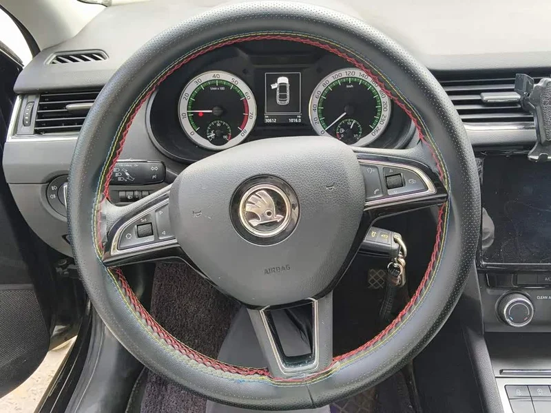 Volkswagen Octavia — фото 15