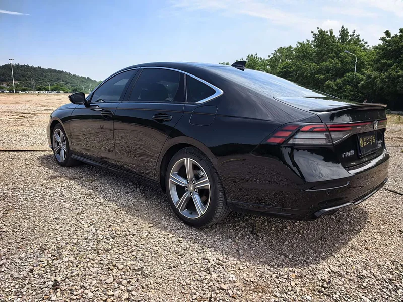 Honda Accord — фото 15