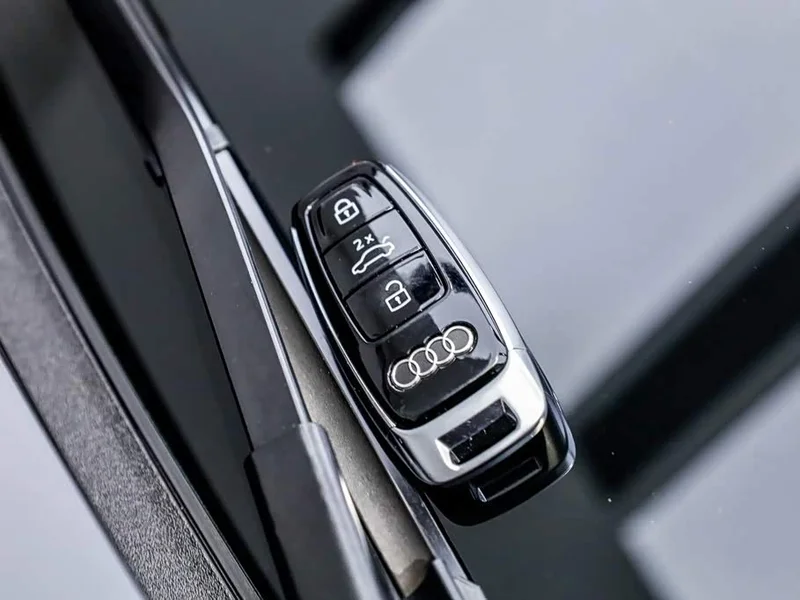 Audi A8 — фото 17