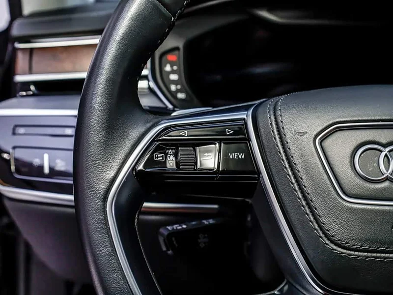 Audi A8 — фото 28