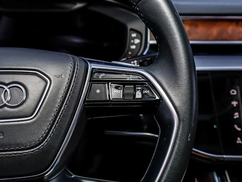 Audi A8 — фото 29
