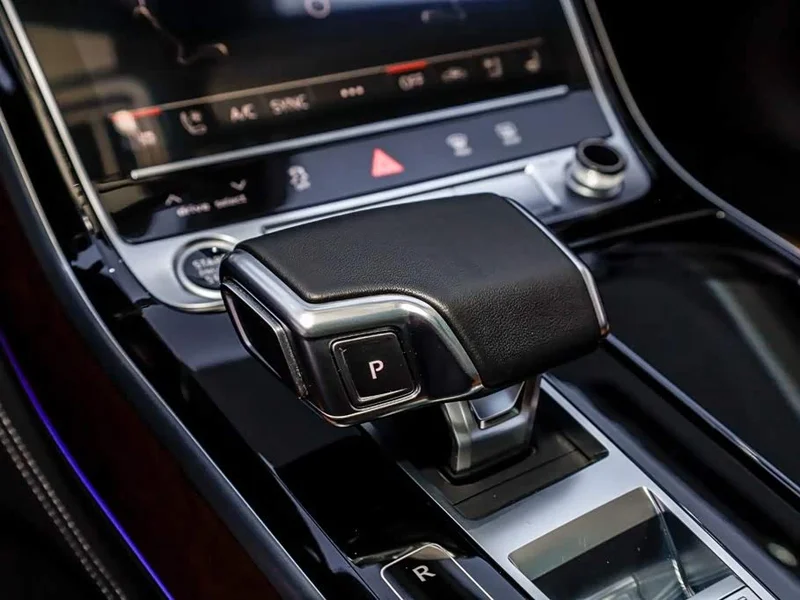 Audi A8 — фото 30