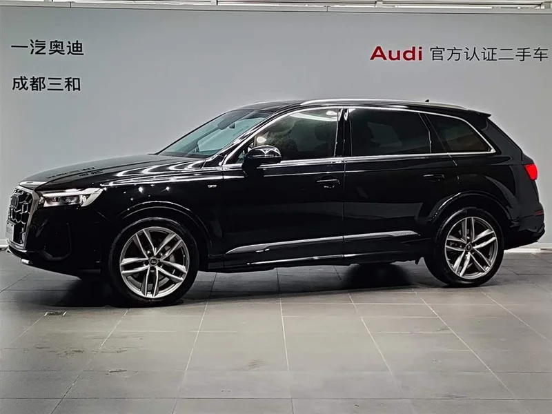 Audi Q7 — фото 1