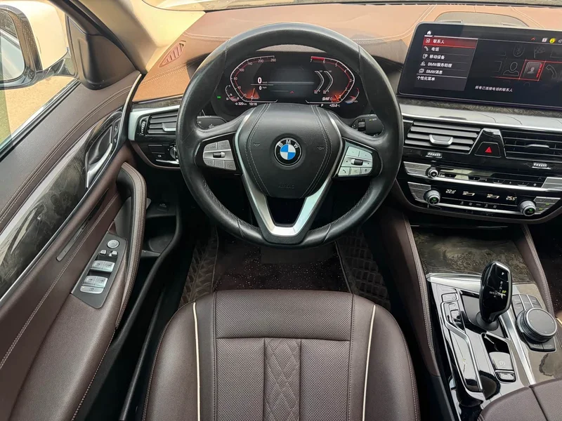 BMW 5-Series — фото 13