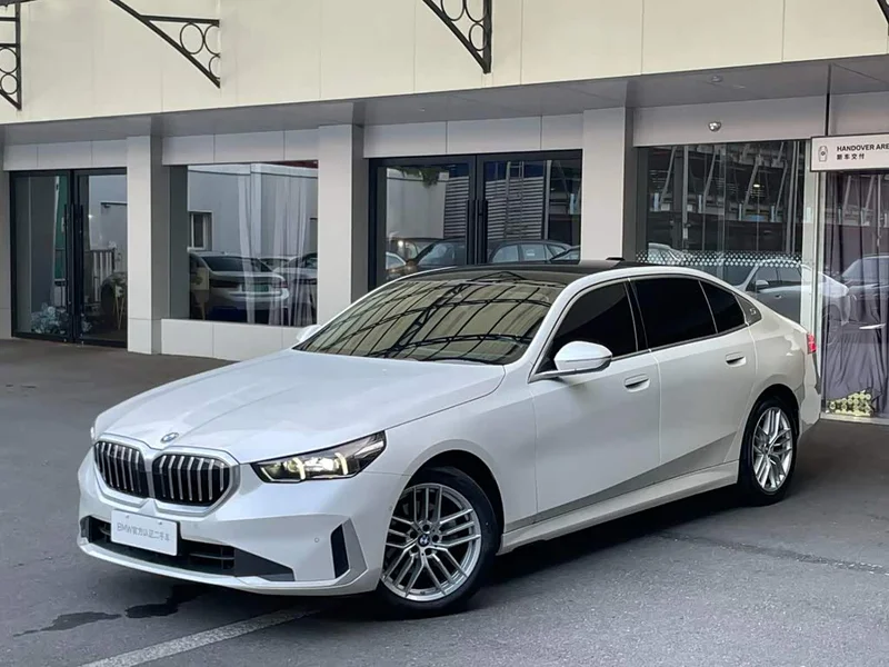 BMW 5-Series — фото 1