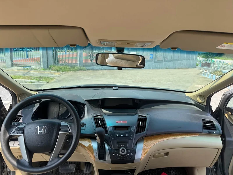 Honda Odyssey — фото 13