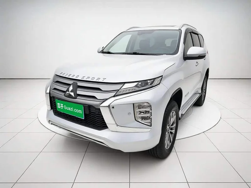 Mitsubishi Pajero — фото 1