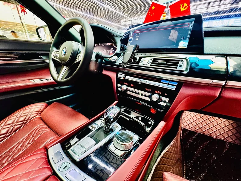 BMW 7-Series — фото 15