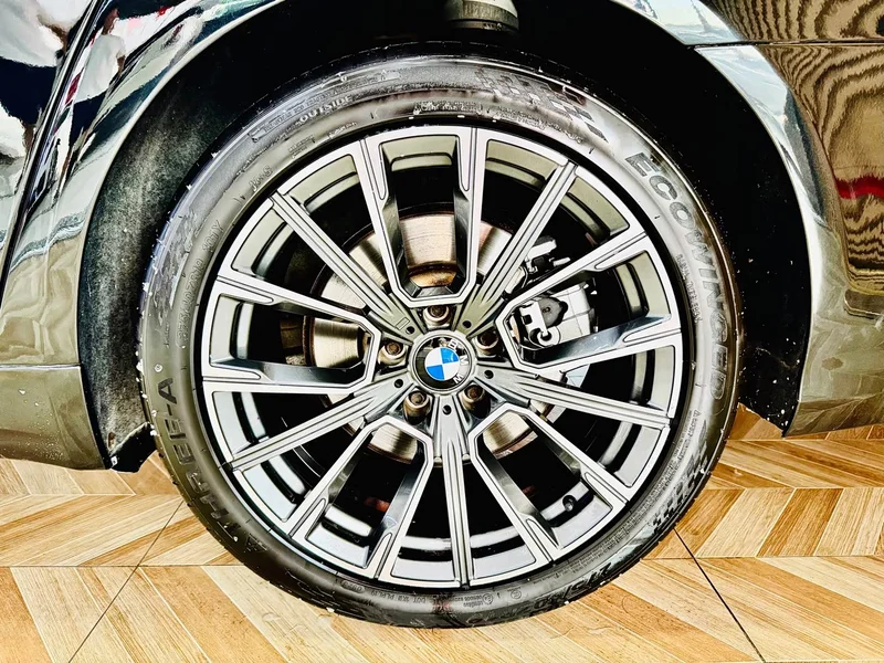 BMW 7-Series — фото 7