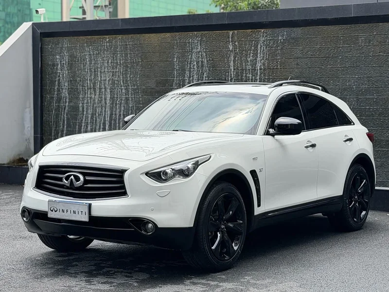 Infiniti QX70 — фото 1