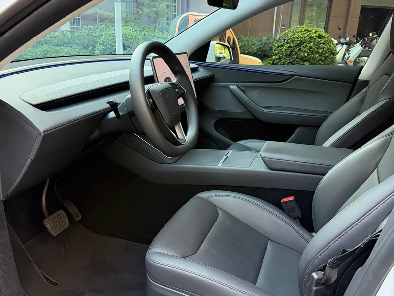 Tesla Model Y — фото 12