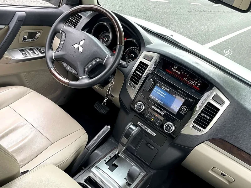 Mitsubishi Pajero (Imported) — фото 11