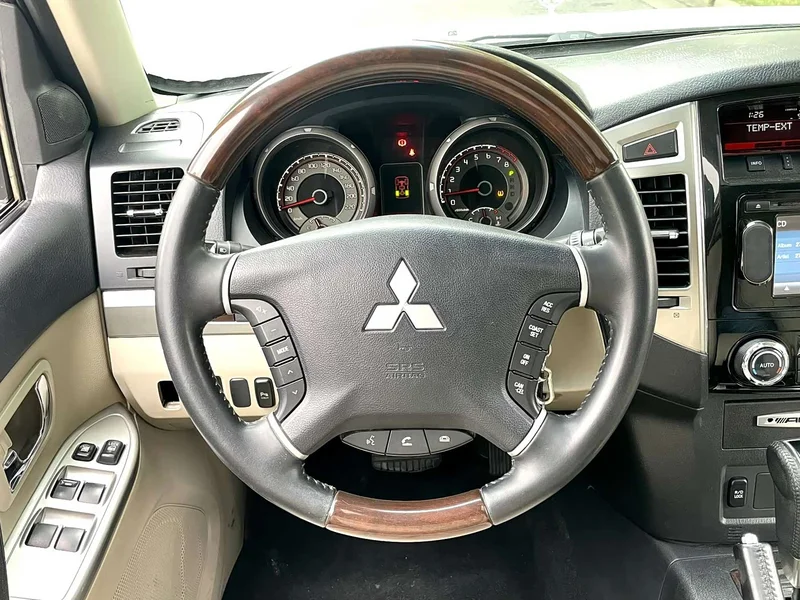 Mitsubishi Pajero (Imported) — фото 12