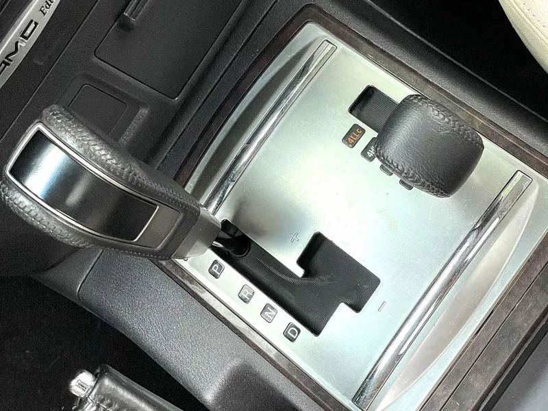 Mitsubishi Pajero (Imported) — фото 15