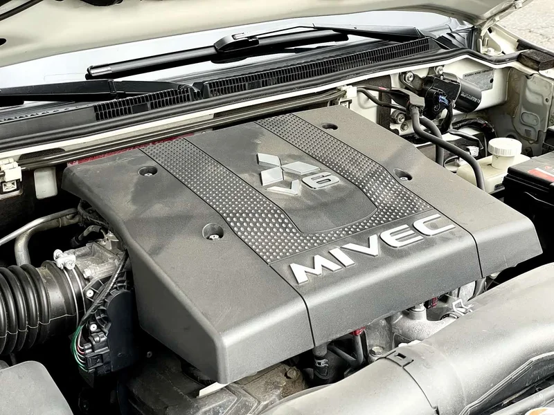 Mitsubishi Pajero (Imported) — фото 16