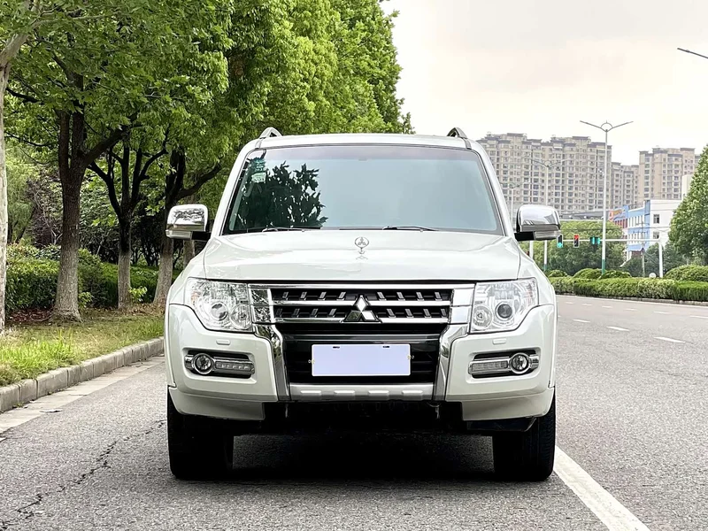 Mitsubishi Pajero (Imported) — фото 2