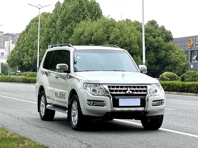 Mitsubishi Pajero (Imported) — фото 3