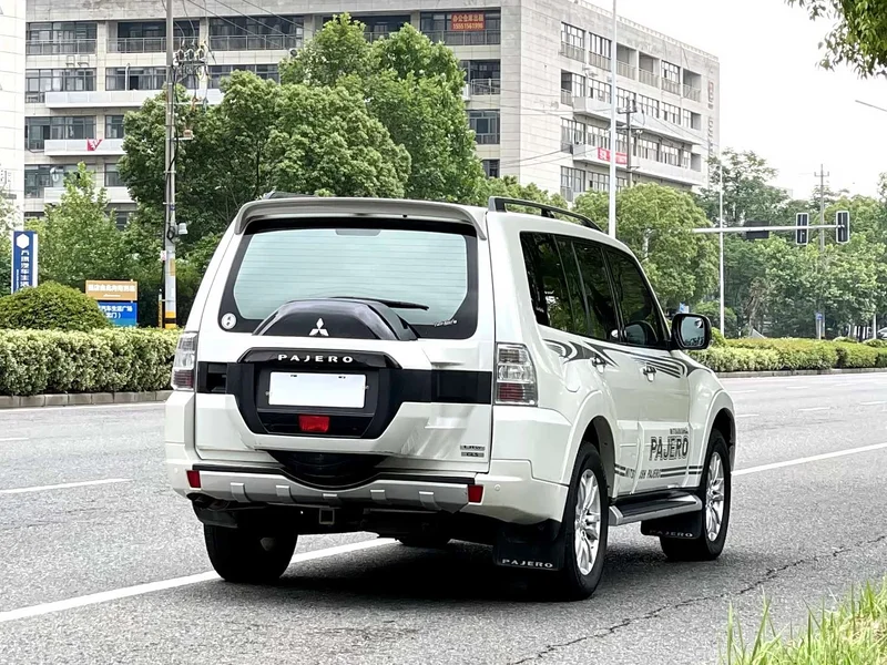 Mitsubishi Pajero (Imported) — фото 4