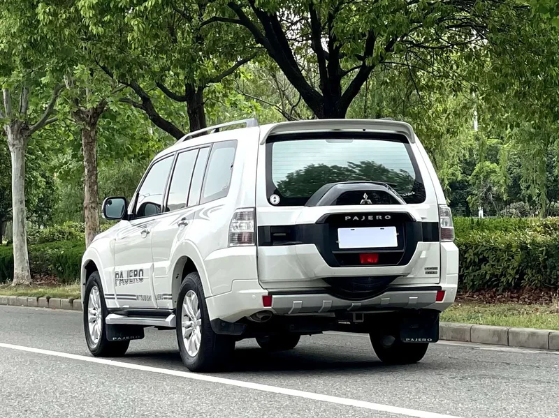 Mitsubishi Pajero (Imported) — фото 6