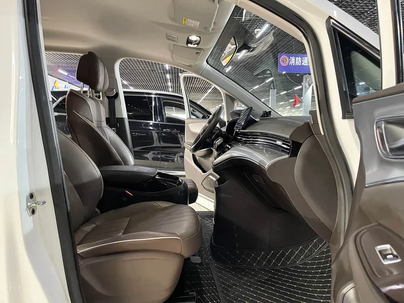 Roewe iMAX8 — фото 9