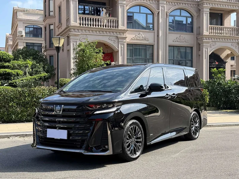 Toyota Vellfire — фото 1