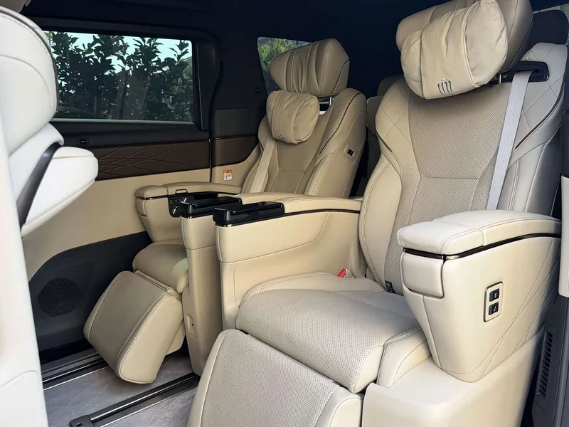 Toyota Vellfire — фото 8