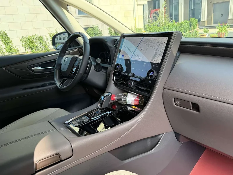 Toyota Vellfire — фото 9
