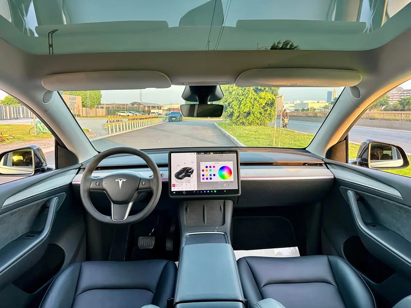 Tesla Model Y — фото 15