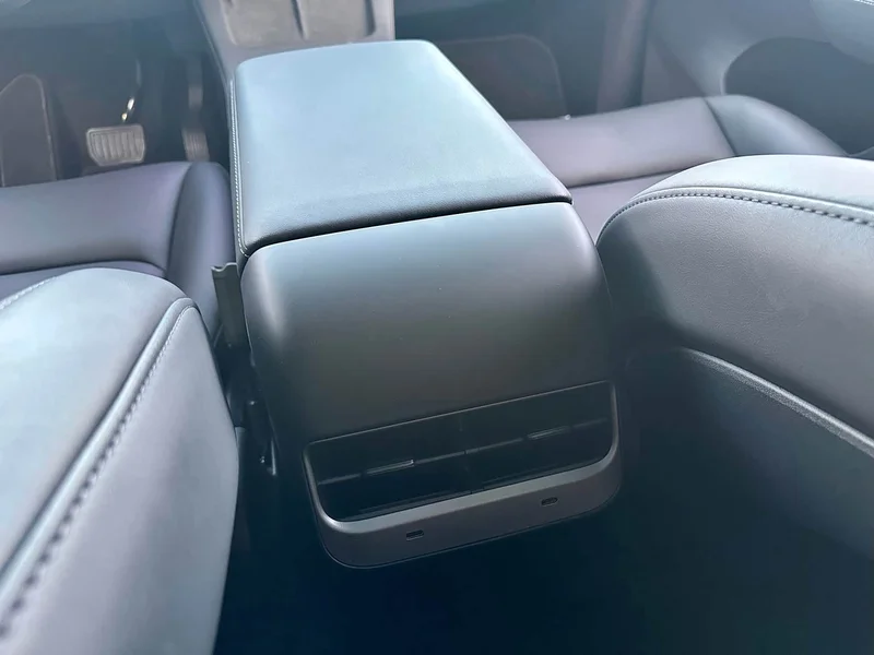 Tesla Model Y — фото 17