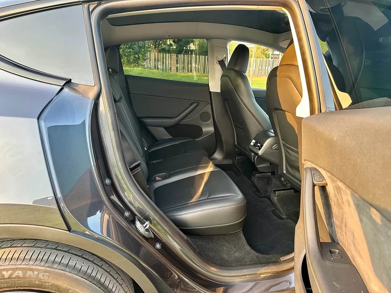 Tesla Model Y — фото 18